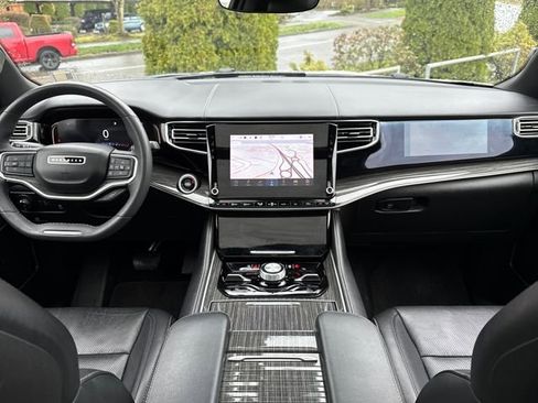 Used 2022 Jeep Wagoneer Series III w/ Premium Group I image 9