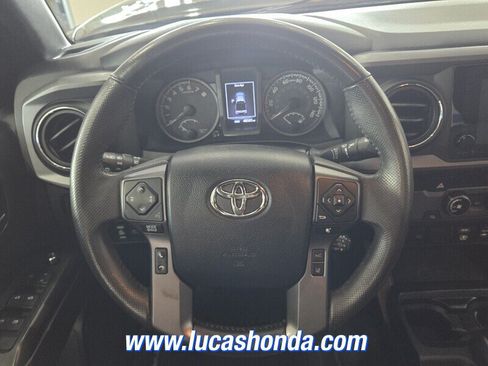 Used 2018 Toyota Tacoma TRD Sport RWD image 10