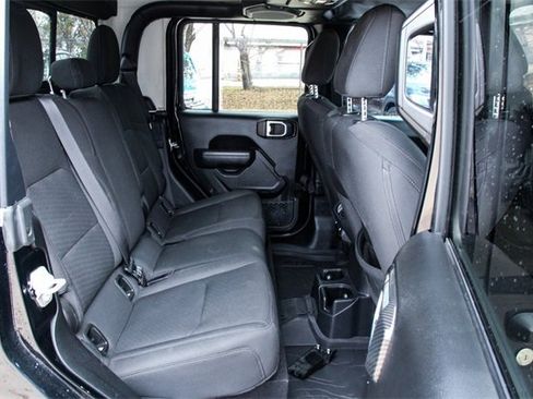 Used 2022 Jeep Gladiator Willys image 33