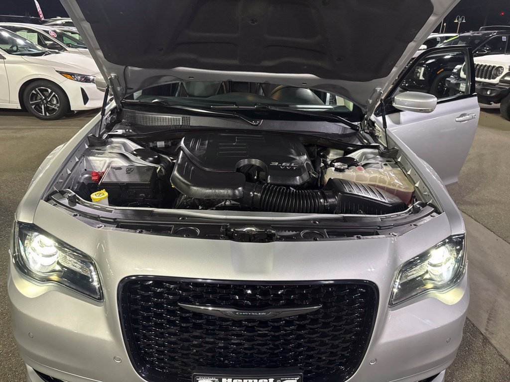 Used 2022 Chrysler 300 Touring L w/ Popular Equipment Group AWD/4WD image 14
