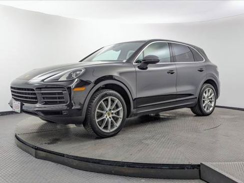 Used 2021 Porsche Cayenne w/ Premium Package AWD/4WD image 2