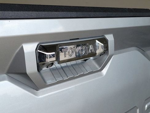 Used 2022 Toyota Tundra Limited AWD/4WD image 9