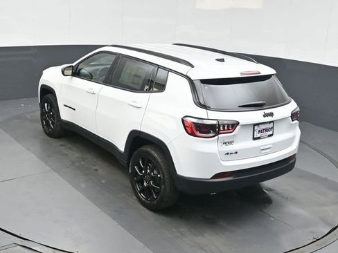New 2026 Jeep Compass Latitude image 32