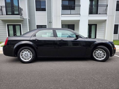 Used 2007 Chrysler 300 RWD image 5