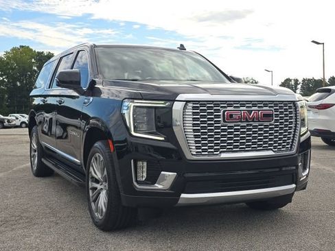 Used 2022 GMC Yukon XL Denali image 7