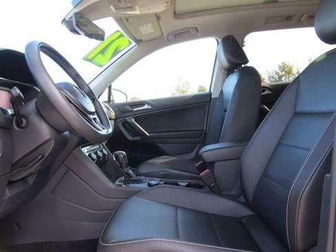 Used 2021 Volkswagen Tiguan SEL image 16