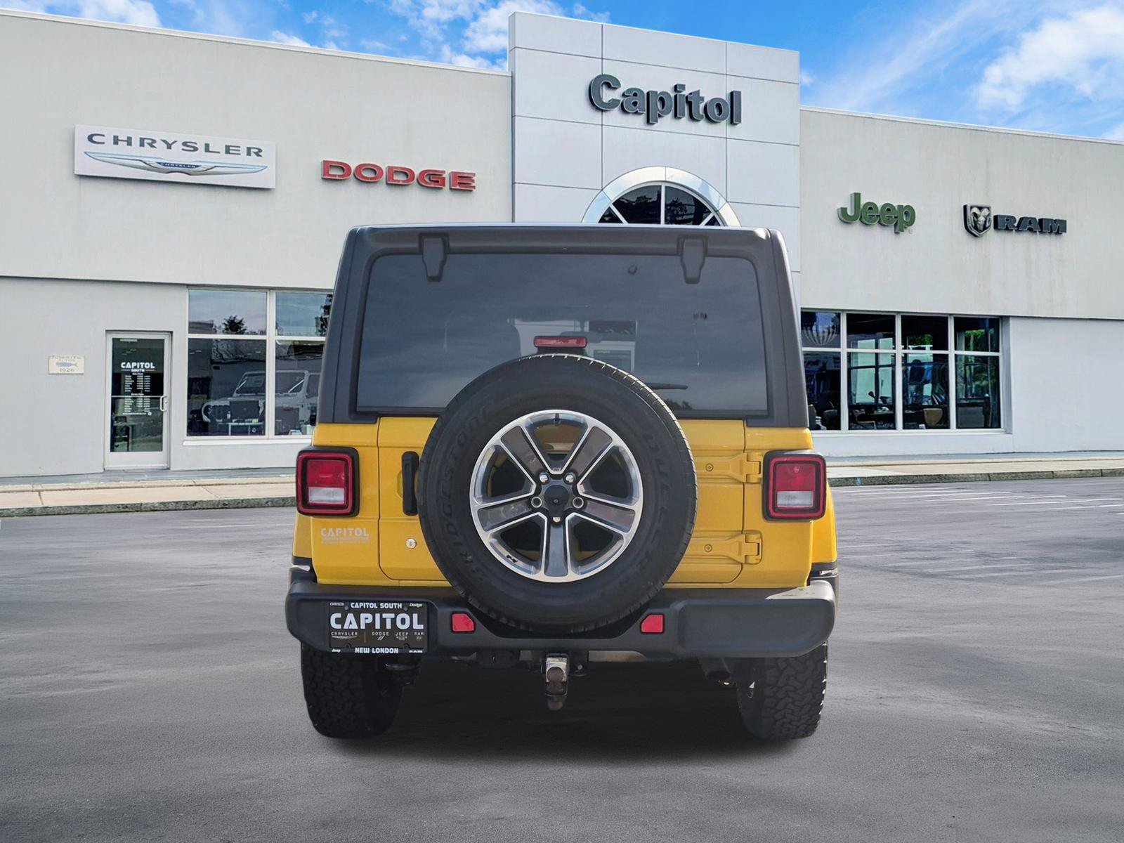 Used 2019 Jeep Wrangler Unlimited Sahara AWD/4WD image 4
