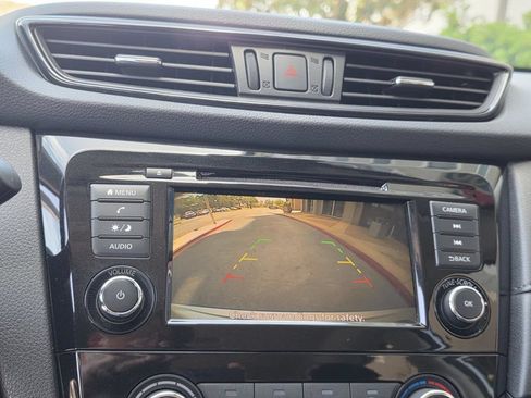 Used 2020 Nissan Rogue S FWD image 13