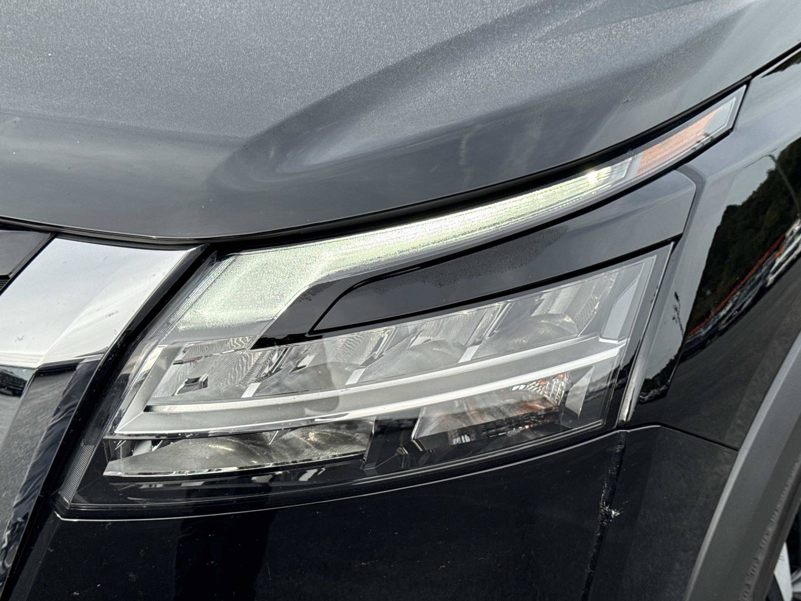 Used 2024 Nissan Pathfinder Platinum AWD/4WD image 9