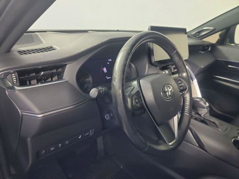 Used 2021 Toyota Venza Limited image 17