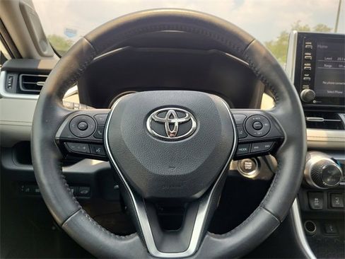 Used 2020 Toyota RAV4 XLE Premium image 14