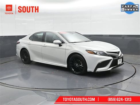 Used 2023 Toyota Camry XSE image 4