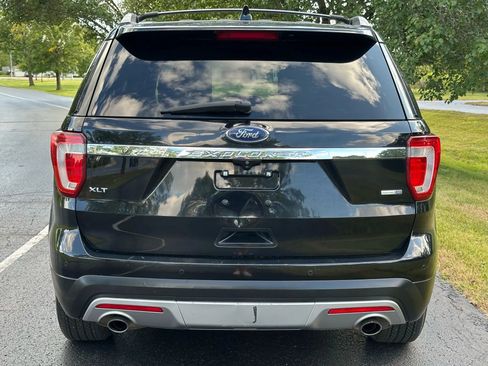 Used 2016 Ford Explorer XLT w/ Equipment Group 202A image 7