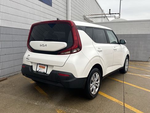 Used 2022 Kia Soul LX FWD image 4