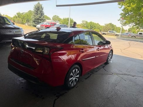 Used 2022 Toyota Prius XLE AWD/4WD image 14