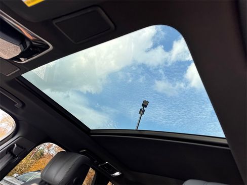 Used 2022 Land Rover Range Rover Sport HSE Silver Edition image 32