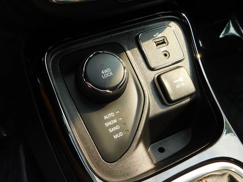 Used 2018 Jeep Compass Limited w/ Navigation Group AWD/4WD image 22