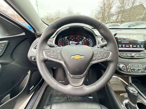 Used 2017 Chevrolet Malibu Premier w/ Premier Sun and Wheel Package image 11