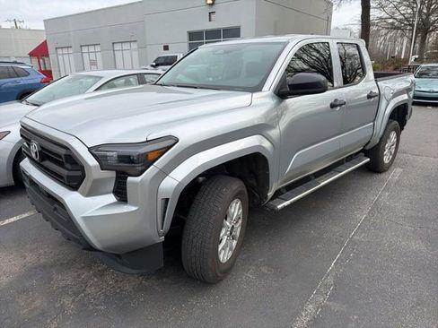Used 2025 Toyota Tacoma SR image 1