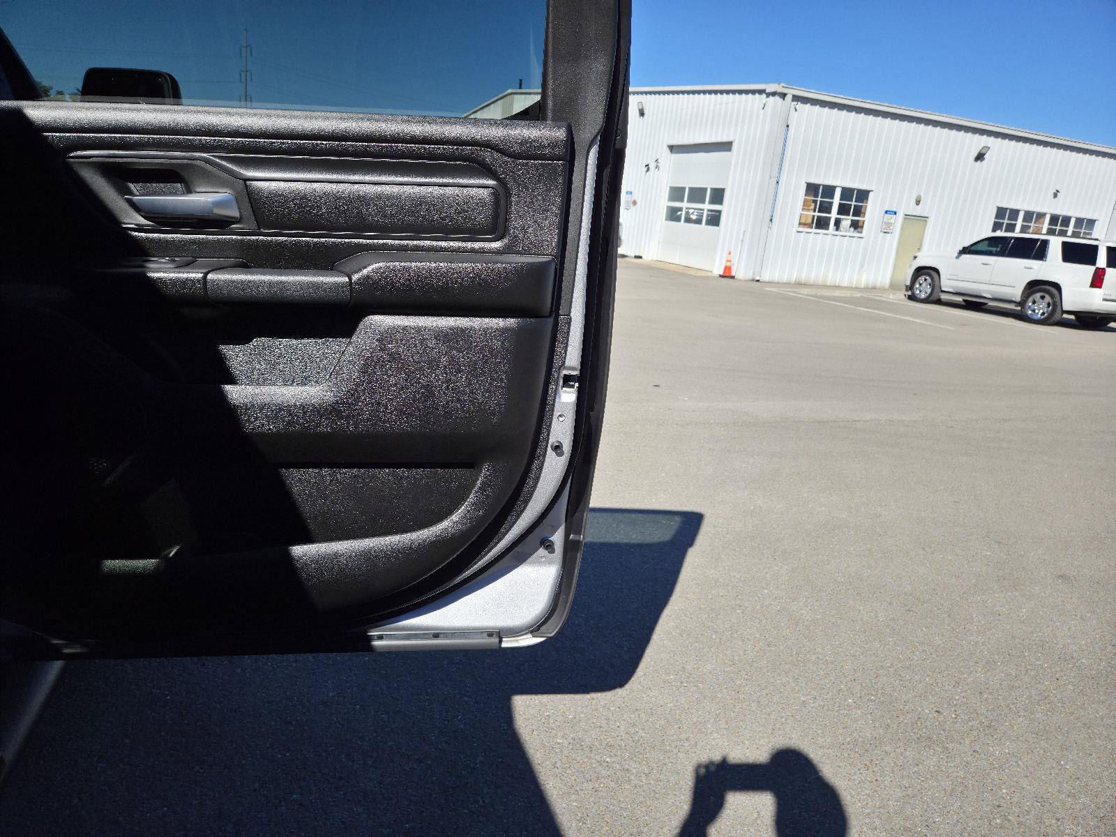 Used 2025 RAM 1500 Warlock AWD/4WD image 35