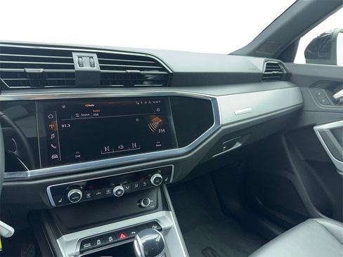 Used 2025 Audi Q3 2.0T Premium image 25