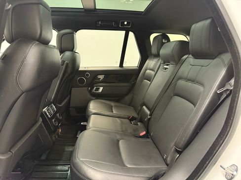 Used 2018 Land Rover Range Rover HSE image 16
