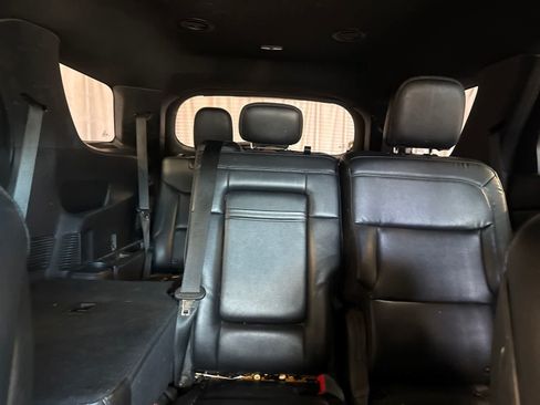 Used 2020 Ford Explorer XLT w/ Equipment Group 202A AWD/4WD image 18
