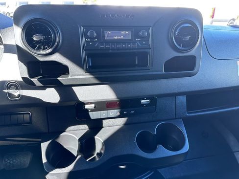 Used 2025 Mercedes-Benz Sprinter 2500 image 21