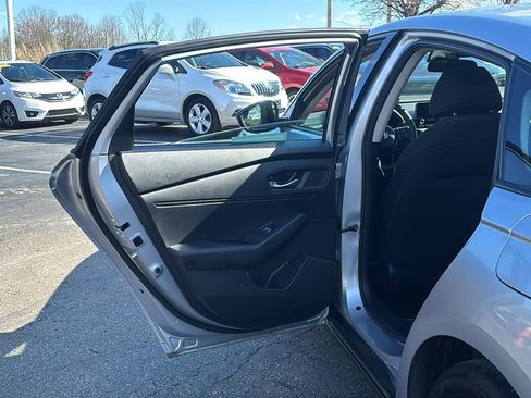 Used 2025 Honda Accord SE image 28