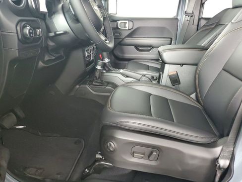 New 2025 Jeep Gladiator Sport image 11