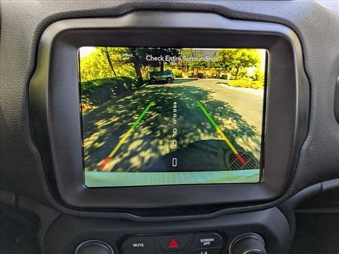 Used 2023 Jeep Renegade Latitude image 14