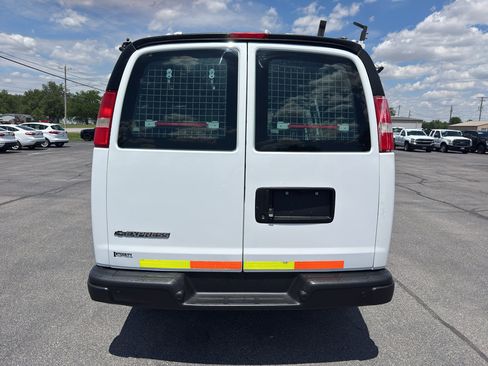 Used 2018 Chevrolet Express 2500 w/ Driver Convenience Package RWD image 8