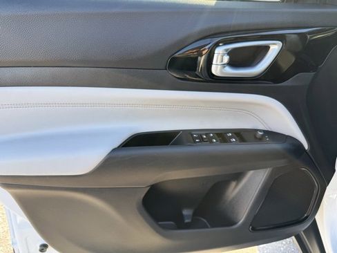 Certified 2022 Jeep Compass Limited image 14