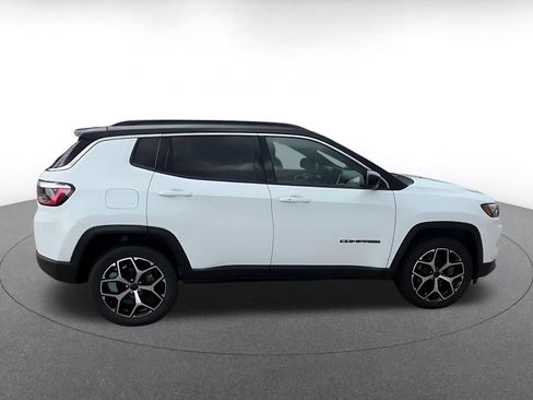 Used 2025 Jeep Compass Limited AWD/4WD image 15