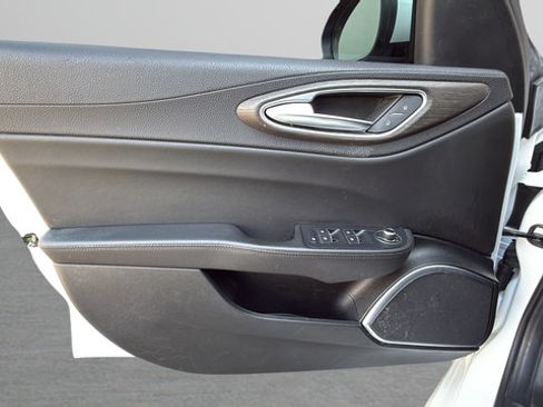 Used 2022 Alfa Romeo Giulia Ti RWD image 8