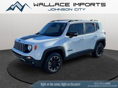 Used 2023 Jeep Renegade Latitude image 2
