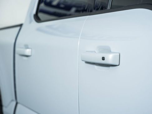 Certified 2022 Ford F150 XLT w/ Equipment Group 302A High image 18