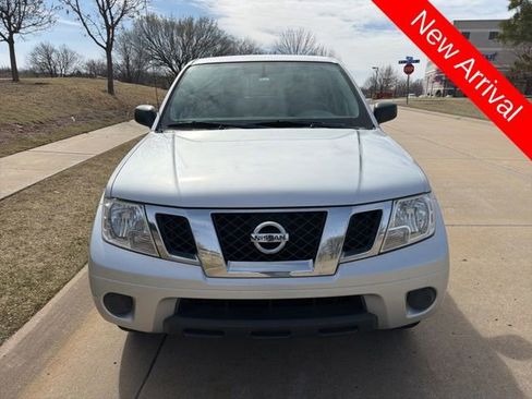 Used 2019 Nissan Frontier SV image 11