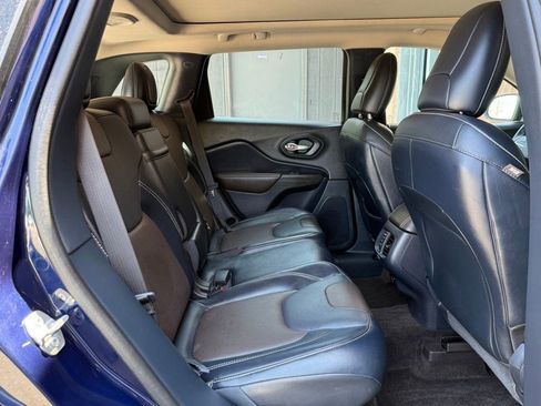 Used 2016 Jeep Cherokee Limited w/ Luxury Group AWD/4WD image 17