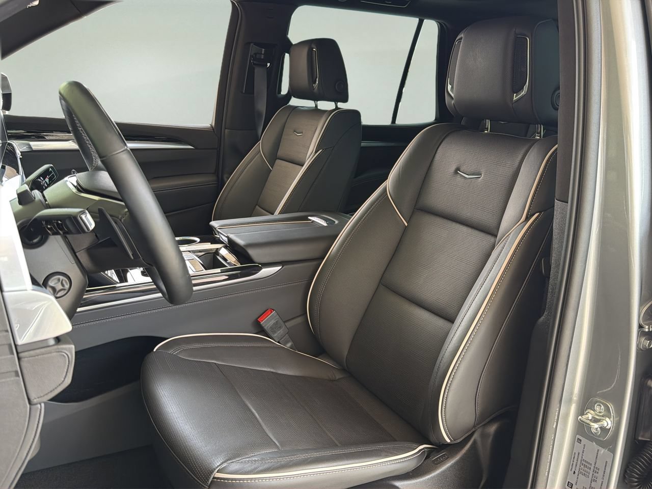 Used 2025 Cadillac Escalade Sport AWD/4WD image 13