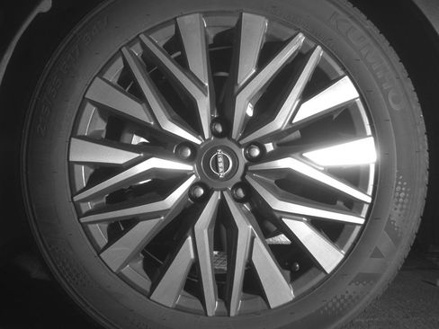 Used 2025 Nissan Altima 2.5 SV FWD image 12