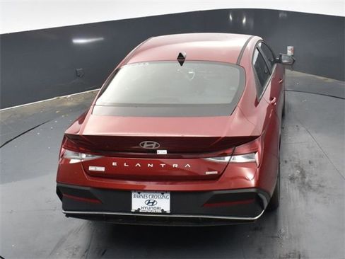 Used 2025 Hyundai Elantra Blue image 26