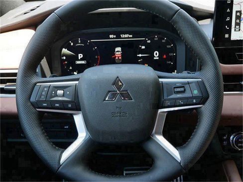 New 2025 Mitsubishi Outlander SEL image 8