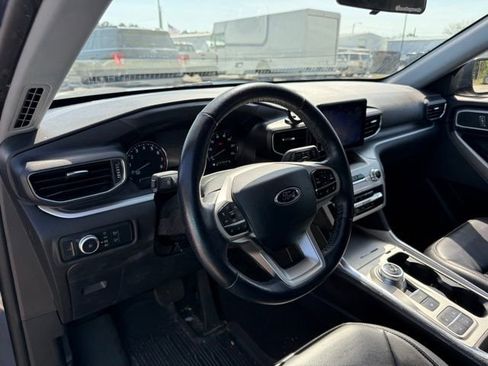 Used 2021 Ford Explorer XLT w/ Equipment Group 202A image 7