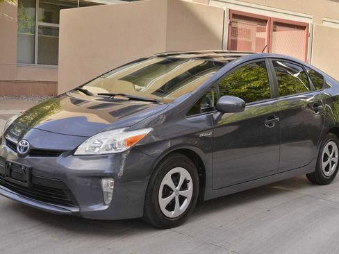 Used 2014 Toyota Prius Three image 9