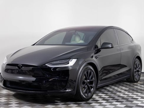 Used 2023 Tesla Model X Plaid image 2