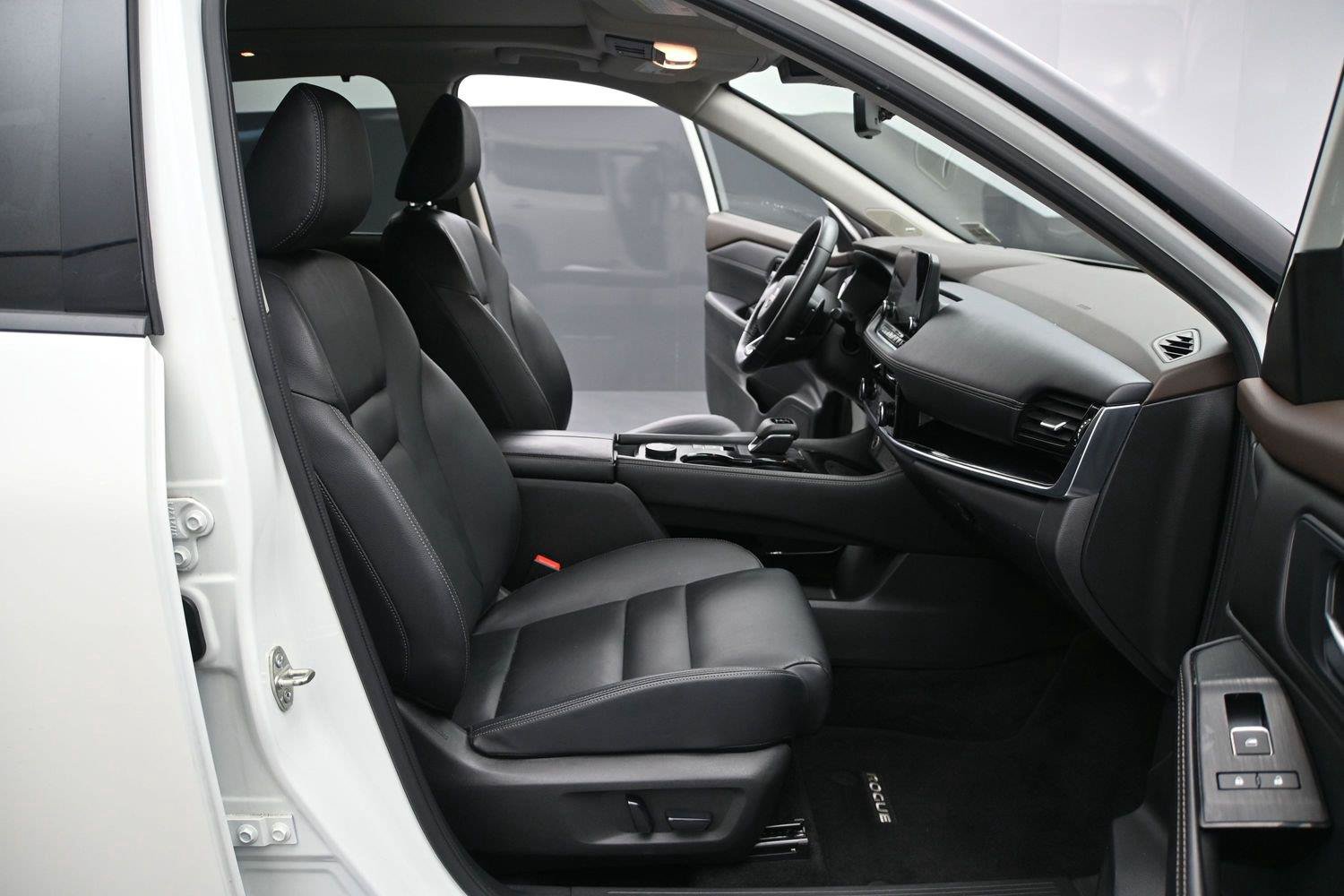 Used 2023 Nissan Rogue SL w/ SL Premium Package AWD/4WD image 16