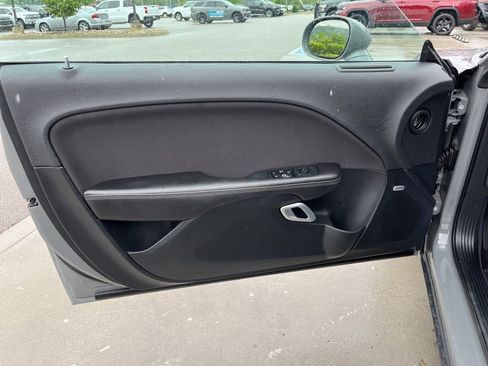 Used 2018 Dodge Challenger R/T Scat Pack RWD image 9