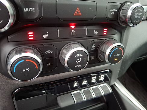 Certified 2022 RAM 1500 Big Horn AWD/4WD image 16