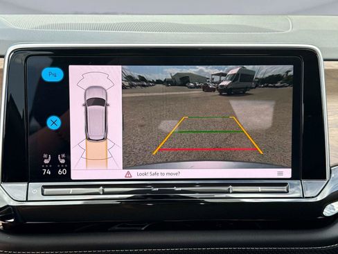 Used 2025 Volkswagen Atlas SE FWD image 26